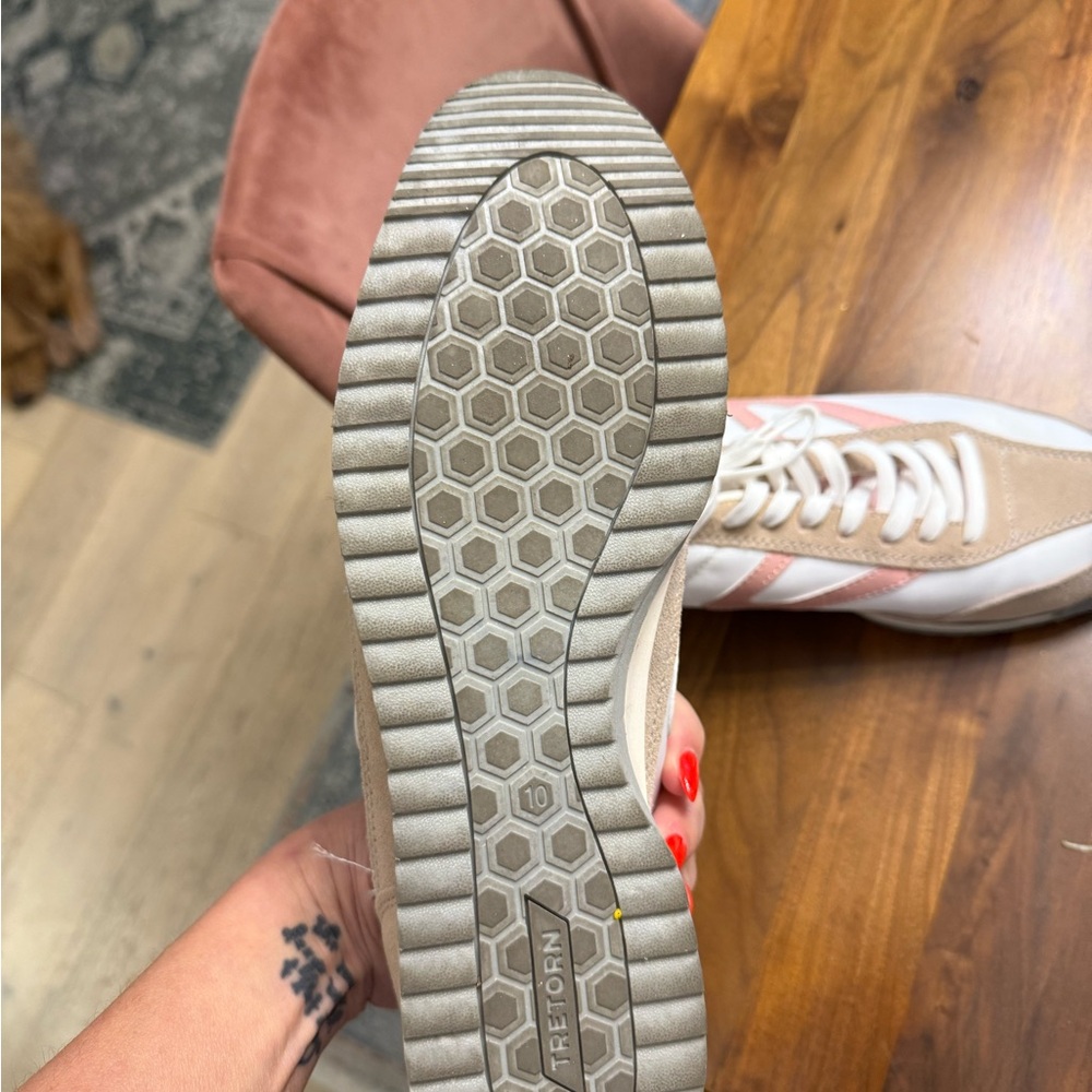 Tretorn Beige and White Casual Sneakers - Picture 4 of 5
